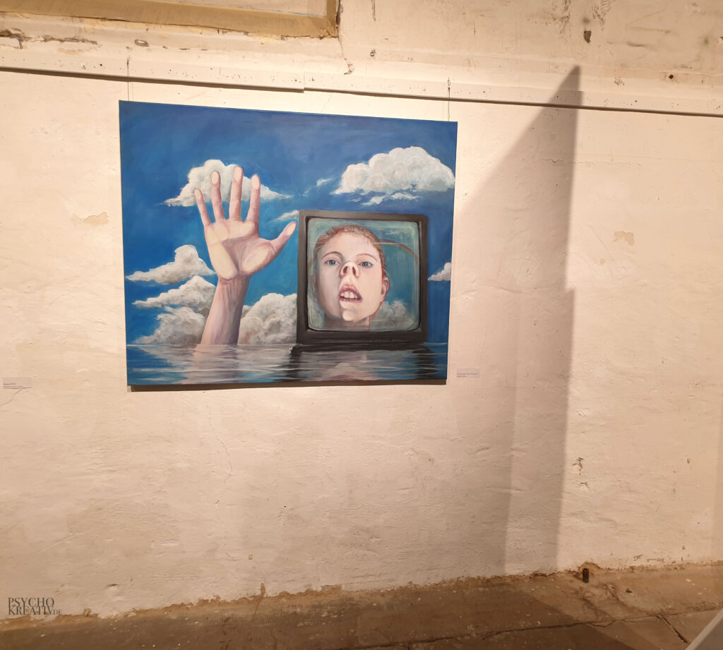 Großformatiges Acrylbild hängt in einer Austellung